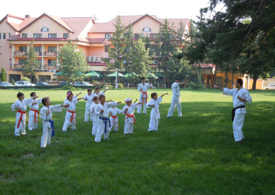 Antrenament Karate Copii si Adulti in parc